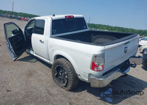 2015 Ram 1500 Laramie z USA, uszkodzony, nr VIN 1C6RR7NM2FS556834